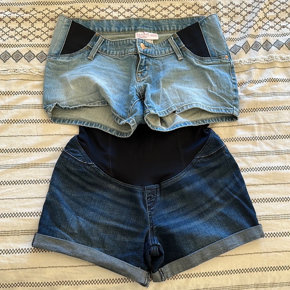 Set of two maternity shorts